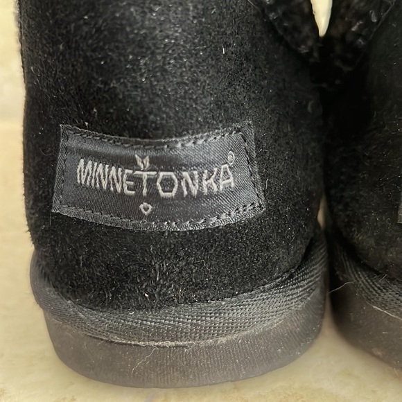 Minnetonka Leather and Sheepskin Lined Warm Boots Size 10 - Picture 4 of 10